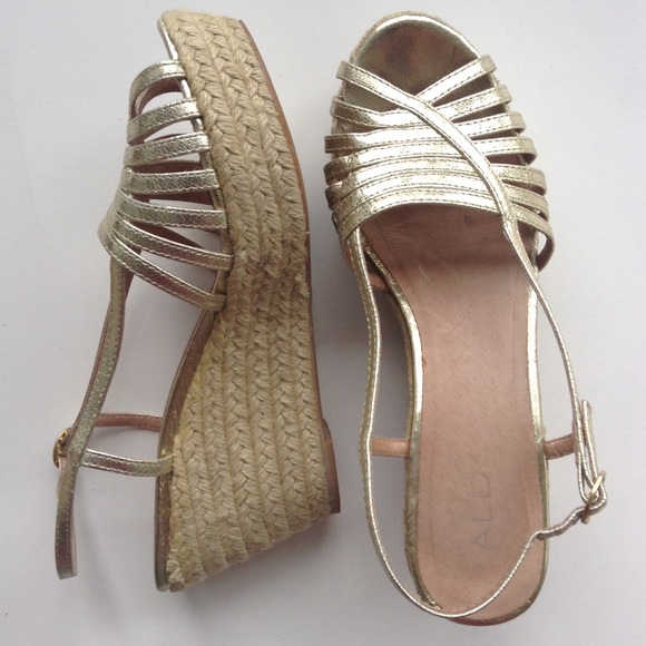 Aldo Shoes - ⬇️$35 ALDO good leather strap wedge sandals